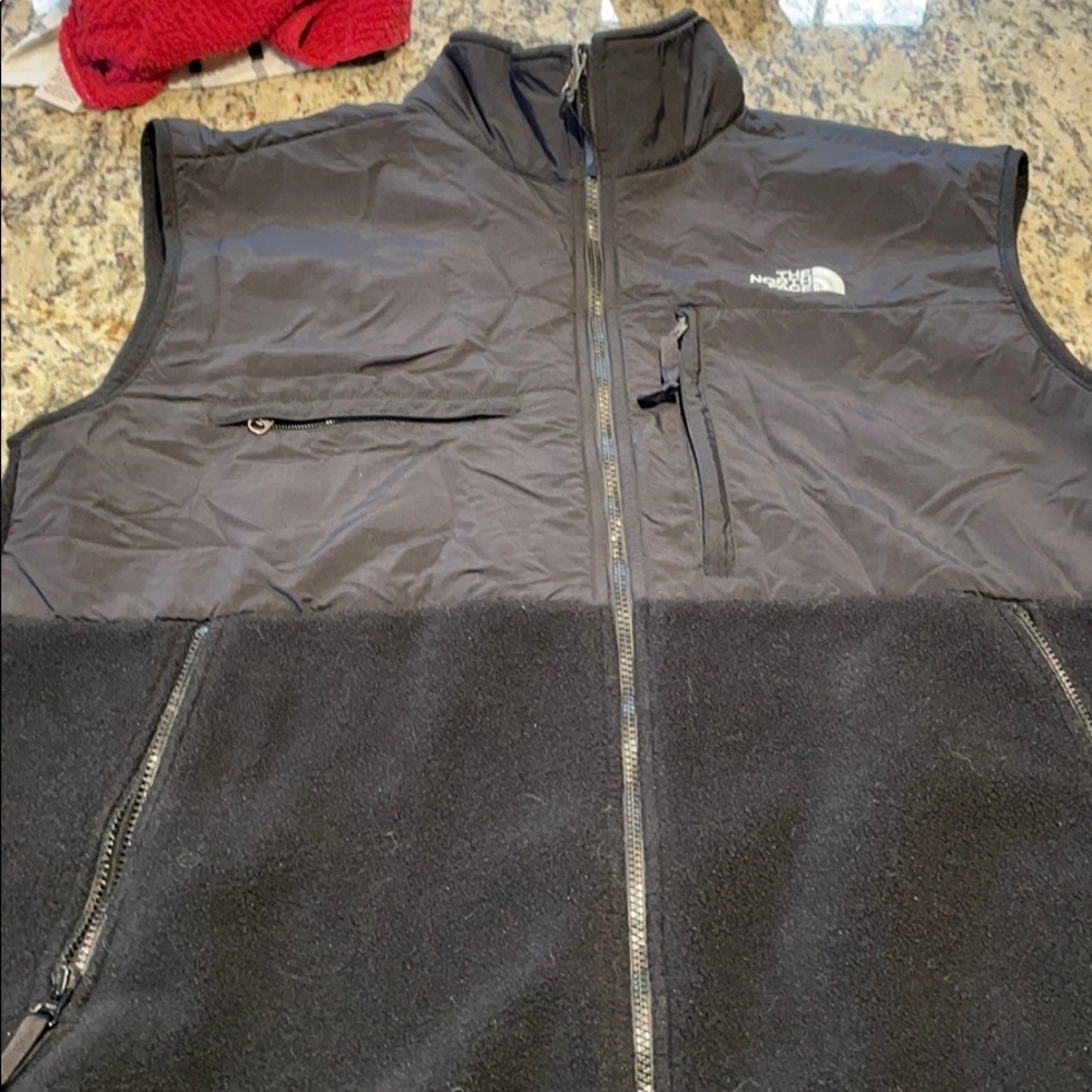 Like New The North Face Denali black vest. XL